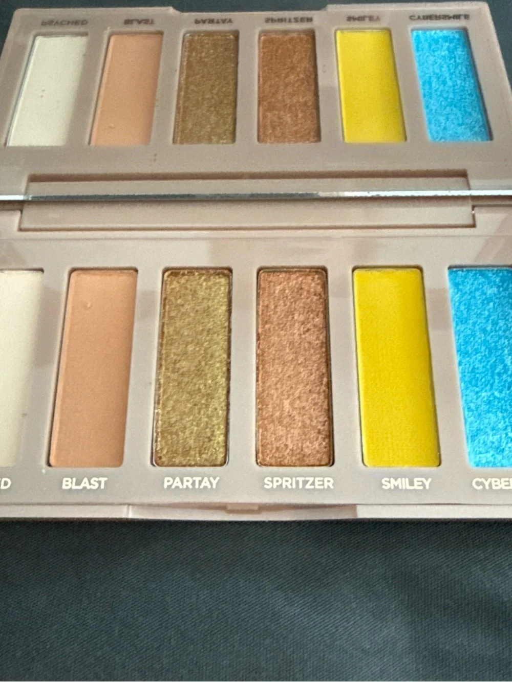 Urban Decay Naked Mucho Happy Eyeshadow Palette